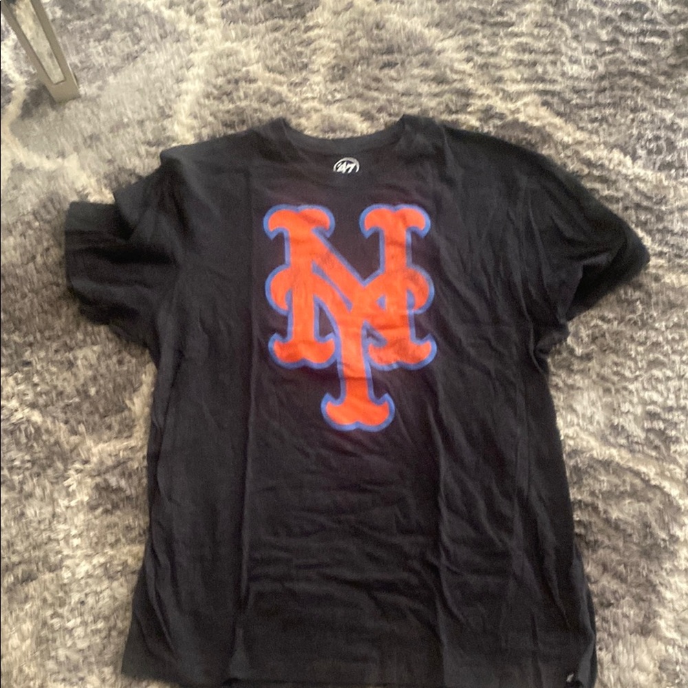 Black T-Shirt with distressed Mets logo